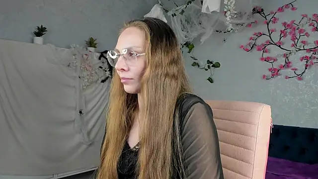 Snapshot of Olga_Cat chatting on October 28, 2025, 3:32 am Olga Cat online show from October 28, 2025, 3:32 am