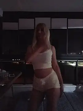 Snapshot of Sweet_xxBuse chatting on August 1, 2026, 9:46 pm Sweet xxBuse online show from August 1, 2026, 9:46 pm