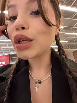 Kissy Moon online show from November 9, 2025, 3:10 pm