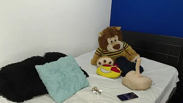 EmmilyConnor online show from May 20, 2026, 2:23 pm