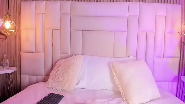 VenuzSofia online show from April 15, 2026, 10:43 pm