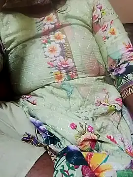 Liza0103 online show from May 4, 2026, 9:49 am