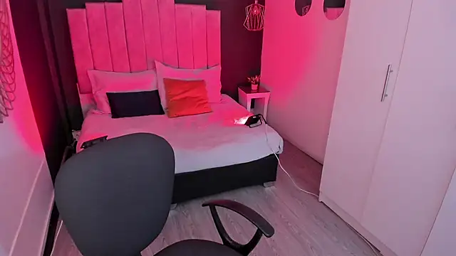 mia jagger online show from March 21, 2026, 8:56 pm