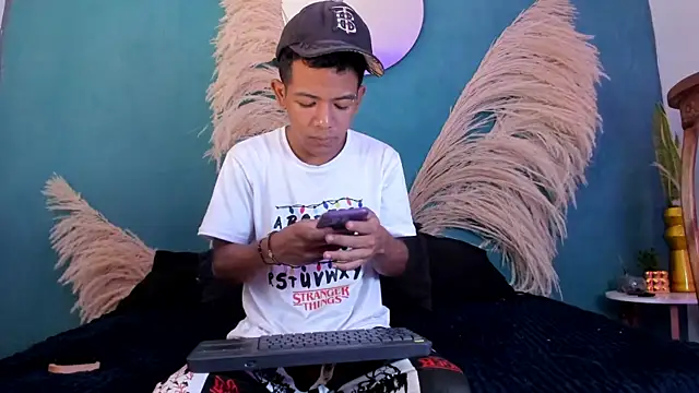 Snapshot of wild_best chatting on December 4, 2025, 7:44 pm wild best online show from December 4, 2025, 7:44 pm