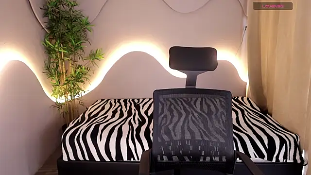 Meganpeach  online show from February 5, 2026, 2:22 pm