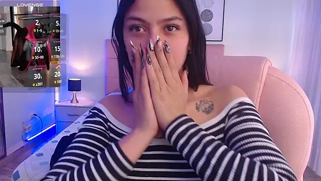 Snapshot of KikiVelvet chatting on November 4, 2025, 8:41 pm KikiVelvet online show from November 4, 2025, 8:41 pm