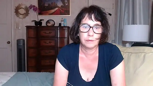 Snapshot of BigbustedBrenda chatting on November 4, 2025, 5:01 pm BigbustedBrenda online show from November 4, 2025, 5:01 pm