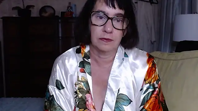 Snapshot of BigbustedBrenda chatting on November 22, 2025, 4:50 pm BigbustedBrenda online show from November 22, 2025, 4:50 pm