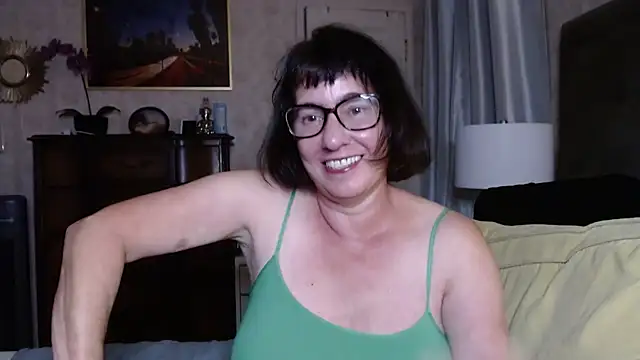 Snapshot of BigbustedBrenda chatting on November 27, 2025, 10:45 pm BigbustedBrenda online show from November 27, 2025, 10:45 pm