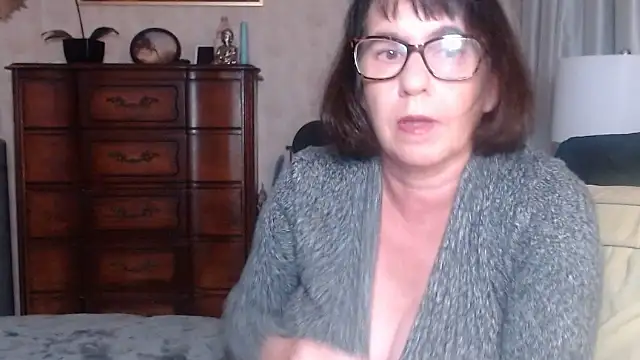 Snapshot of BigbustedBrenda chatting on December 5, 2025, 5:31 pm BigbustedBrenda online show from December 5, 2025, 5:31 pm