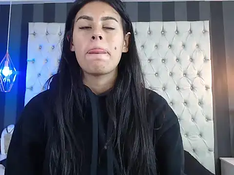 Camile Petite online show from November 18, 2025, 7:18 pm