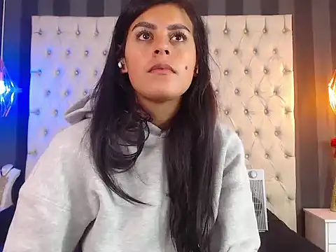 Camile Petite online show from November 22, 2025, 7:35 pm