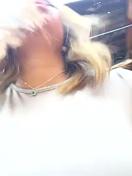 AriVelvet online show from January 14, 2026, 8:03 pm