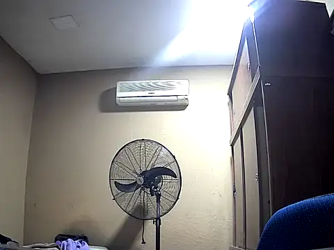 calitox1995 online show from October 31, 2025, 10:44 pm