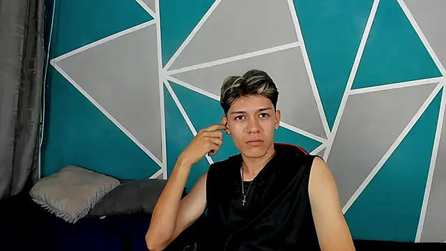 Snapshot of Andrew_ledman chatting on October 30, 2025, 11:44 am Andrew ledman online show from October 30, 2025, 11:44 am