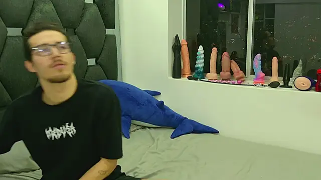 Snapshot of J-Moo chatting on November 6, 2025, 2:56 am J-Moo online show from November 6, 2025, 2:56 am