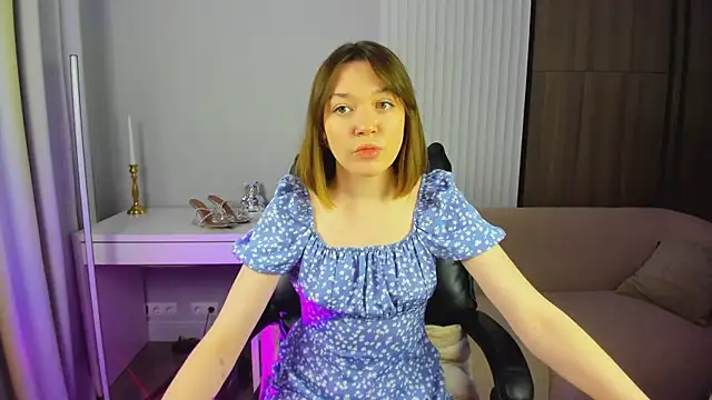 R I N A online show from December 15, 2025, 12:59 am