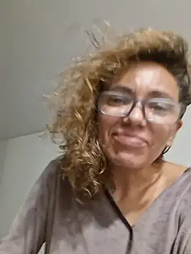 loveryvicky online show from November 15, 2025, 12:34 pm