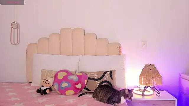 Manelyk  moon online show from November 20, 2025, 9:14 pm