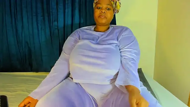 ThickLeeyanaXX online show from June 14, 2026, 3:19 am