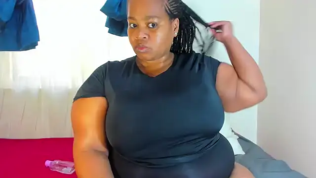 ThickLeeyanaXX online show from June 25, 2026, 7:02 am