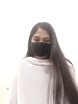 Green LaDY66 online show from November 17, 2025, 5:46 am