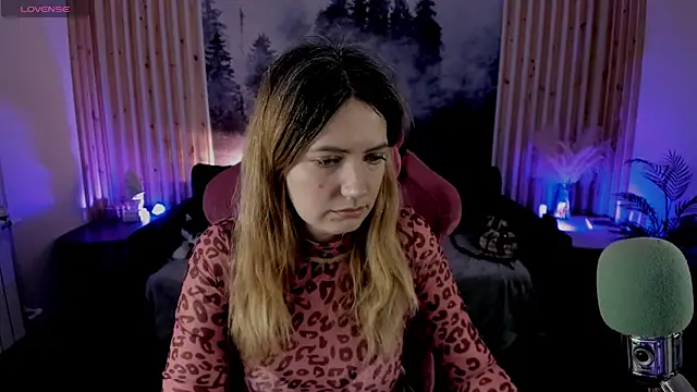 Snapshot of AleksaLaurent chatting on November 3, 2025, 5:52 am AleksaLaurent online show from November 3, 2025, 5:52 am