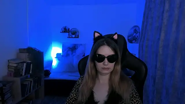 AleksaLaurent online show from November 29, 2025, 8:39 am