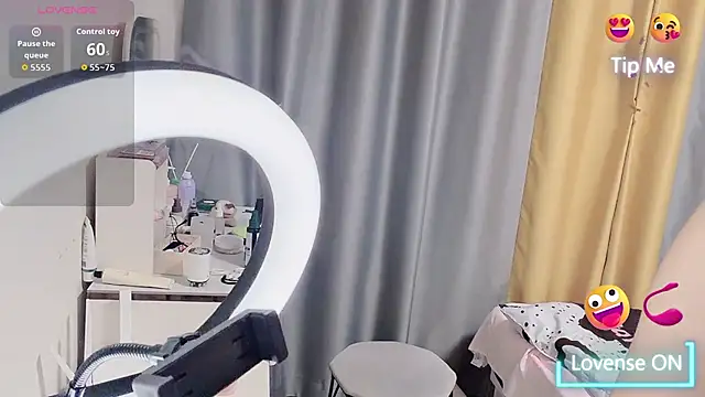 zhnlky online show from April 13, 2026, 3:28 pm