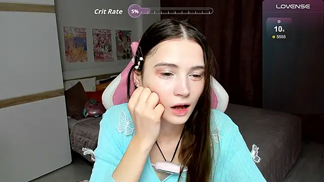 Hana Flo  online show from December 4, 2025, 2:15 pm