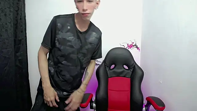 The latin boy online show from November 4, 2025, 2:05 pm