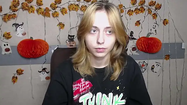 TracyLll online show from November 14, 2025, 12:04 pm