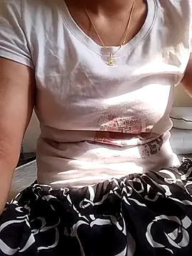 Snapshot of sweetpattu chatting on November 2, 2025, 10:06 am sweetpattu online show from November 2, 2025, 10:06 am