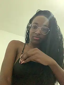 Snapshot of Valeriaaa20 chatting on April 6, 2026, 1:47 am Valeriaaa20 online show from April 6, 2026, 1:47 am