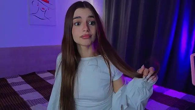 LauraHansil online show from June 1, 2026, 7:04 pm