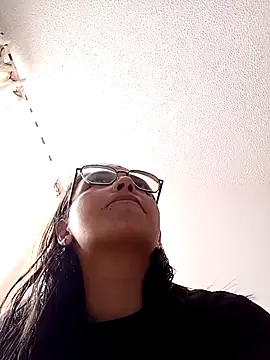 Snapshot of Macarena-2 chatting on November 3, 2025, 6:53 pm Macarena-2 online show from November 3, 2025, 6:53 pm