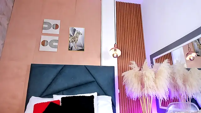 Ivy Spicy online show from April 7, 2026, 8:09 pm