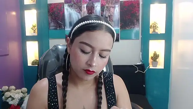 gygyfox online show from December 17, 2025, 9:43 pm