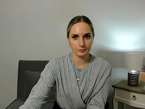 Snapshot of EmmaTempting chatting on November 3, 2025, 4:19 pm EmmaTempting online show from November 3, 2025, 4:19 pm