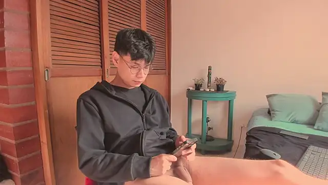 estmonnn online show from November 22, 2025, 8:19 pm