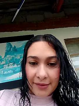 Isa-Giraldo online show from October 31, 2025, 12:28 pm