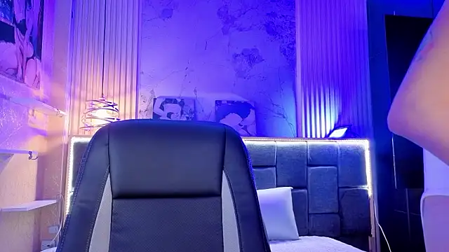 Im-Lola online show from February 3, 2026, 9:20 pm