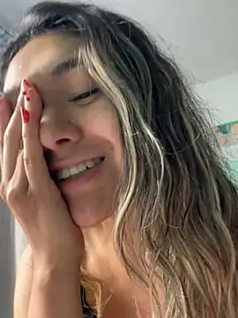 Im-Lola online show from April 2, 2026, 1:42 pm