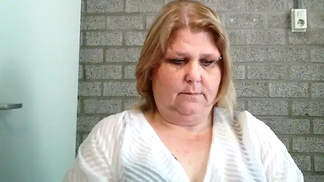 Sylviastar46 online show from March 3, 2026, 9:37 am