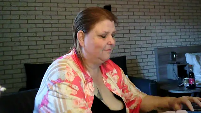 Sylviastar46 online show from April 4, 2026, 6:55 am