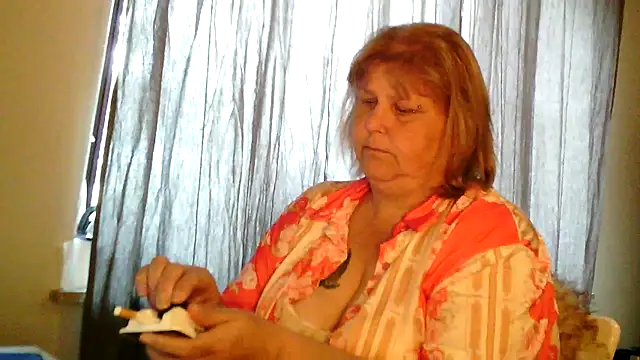 Snapshot of Sylviastar46 chatting on June 12, 2026, 7:51 am Sylviastar46 online show from June 12, 2026, 7:51 am