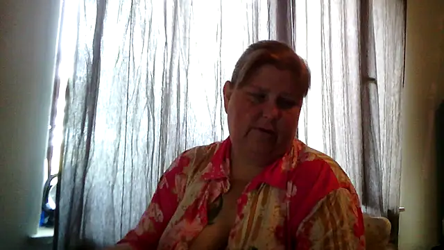 Snapshot of Sylviastar46 chatting on June 18, 2026, 7:41 am Sylviastar46 online show from June 18, 2026, 7:41 am