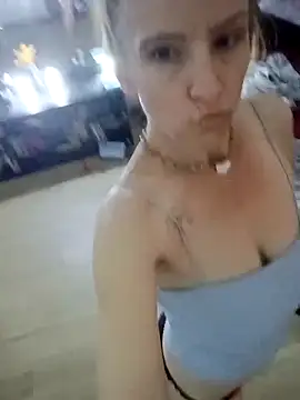 Snapshot of Karebearz1 chatting on November 1, 2025, 4:58 am Karebearz1 online show from November 1, 2025, 4:58 am