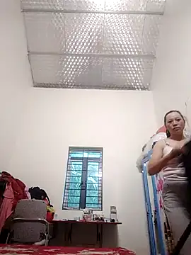 Snapshot of let-go chatting on November 2, 2025, 7:33 am let-go online show from November 2, 2025, 7:33 am