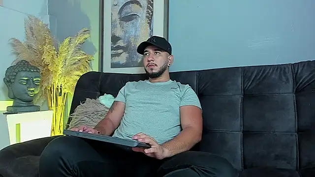 Snapshot of MarcusConnor chatting on November 14, 2025, 1:54 pm MarcusConnor online show from November 14, 2025, 1:54 pm